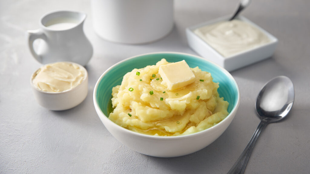 can u use sour cream instead of milk for mashed potatoes