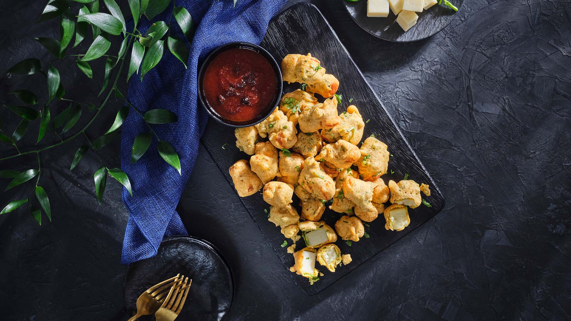 Paneer Pakora with Tomato Chutney